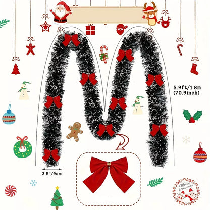 Коледен гирлянд с червени панделки