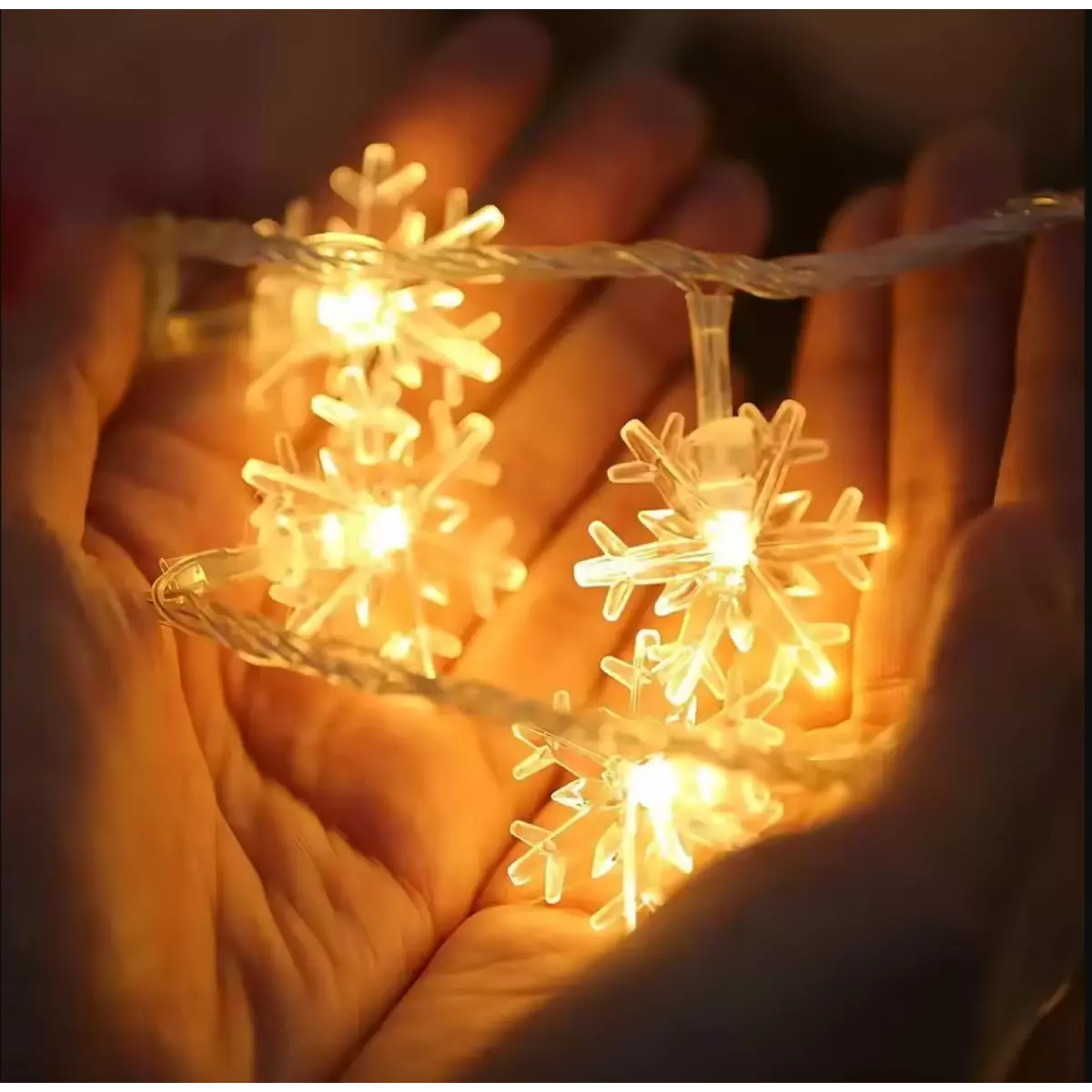 Светещ гирлянд във формата на снежинки