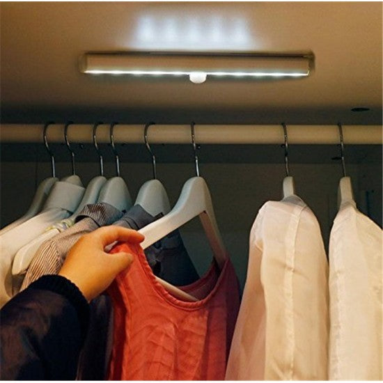 LED Сензорна лампа за гардероб