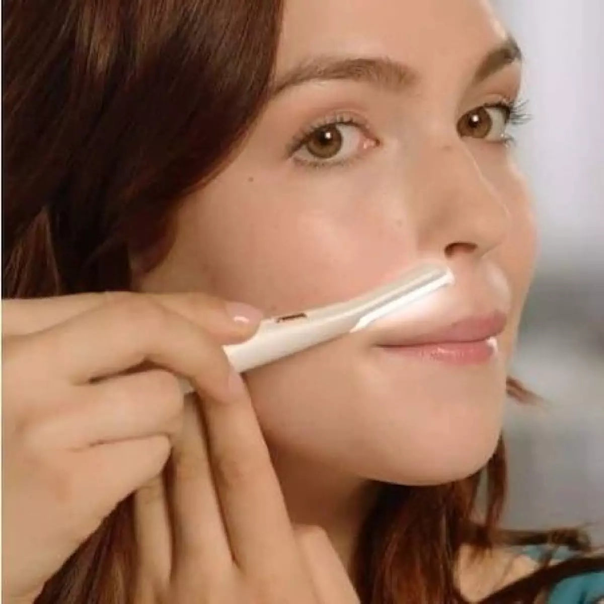 Dermaplane GLO™ - Уред за дермапланинг за лице и вежди